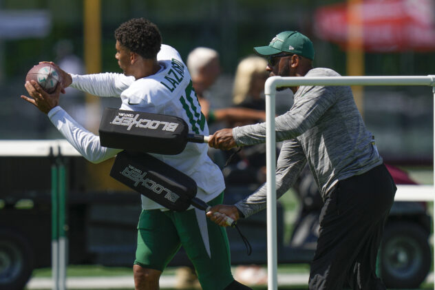 Jets’ Allen Lazard returns to practice, makes play of the day with touchdown catch