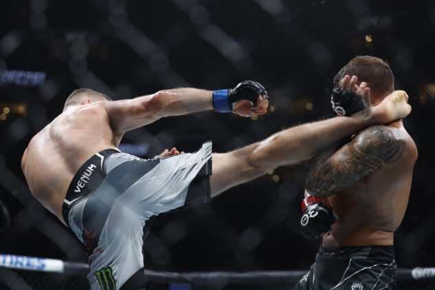 Justin Gaethje out-BMFs a BMF with KO of Dustin Poirier at UFC 291