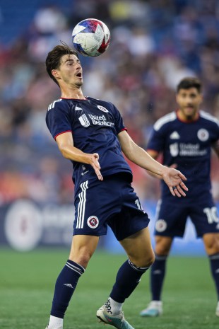 Polster and Vrioni’s early goals coast New England to 2-1 victory over Atlanta United