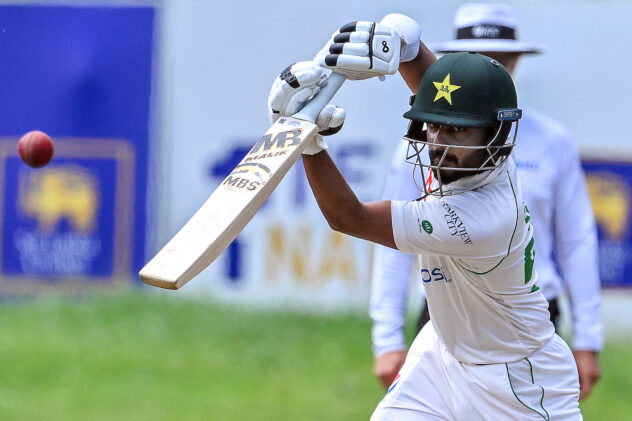 Shakeel and Naseem dig in to extend Pakistan's lead