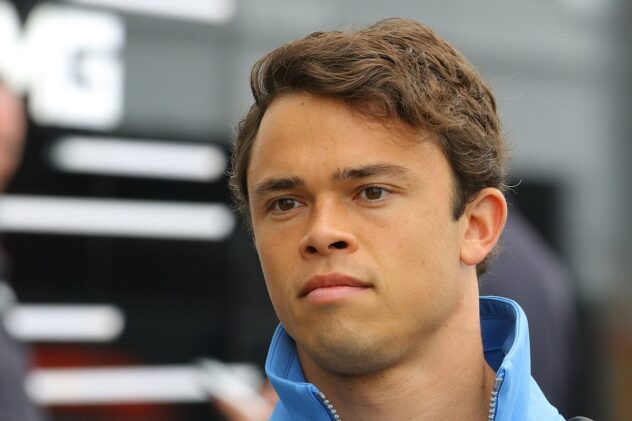 Vettel: De Vries F1 sacking was “harsh” and “brutal”