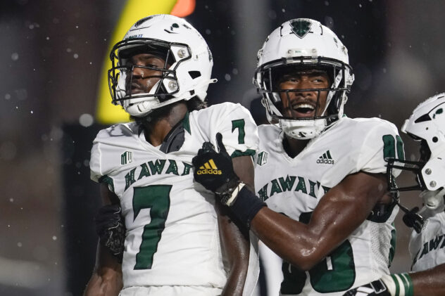 College football odds, picks for Week 1: Hawaii will upset Stanford
