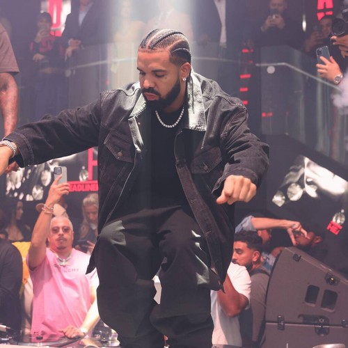 Drake and Meek Mill reunite during Philadelphia show following feud