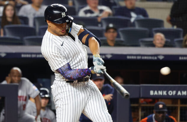 Giancarlo Stanton belts homer for third straight game in Yankees’ loss