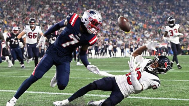 Texans score 20 straight points to upend Patriots