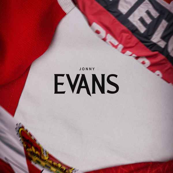 Jonny Evans signs for United