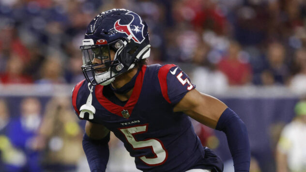Texans safety taken to hospital after collision with Lamar Jackson