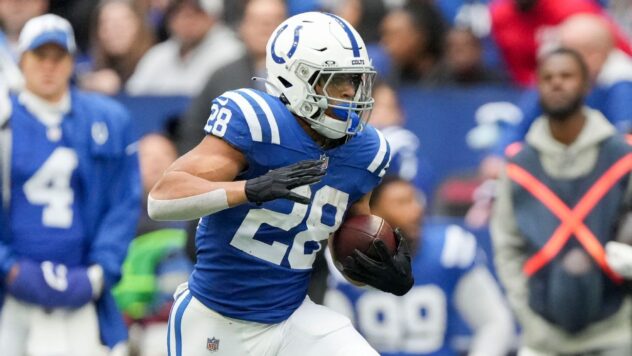Colts' Taylor says new deal a win for all NFL RBs