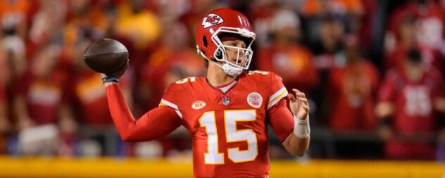 Patrick Mahomes leads Chiefs to 16th straight win over Broncos