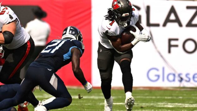 Buccaneers defeat Titans to end four-game slide