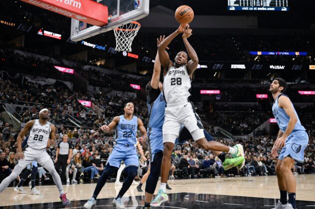 Jackson’s 27 points helps rally short-handed Grizzlies as the Spurs drop their 8th straight game