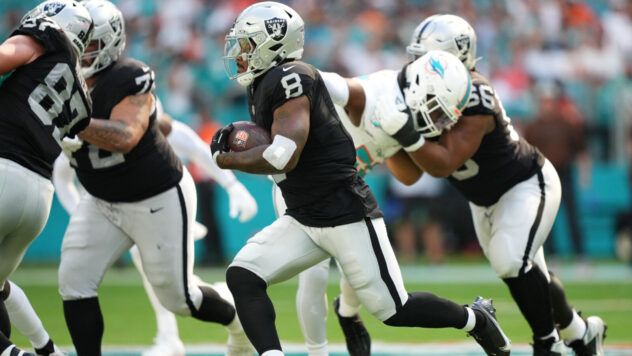 Josh Jacobs made more Raiders' history even in loss to Dolphins
