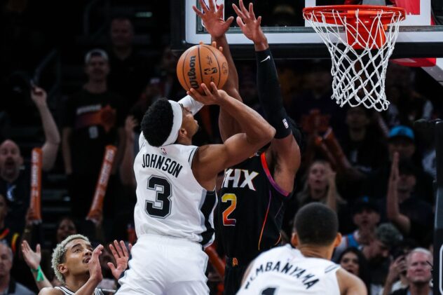 Keldon Johnson’s leadership keyed the Spurs to wild comeback win against Suns