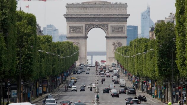 Paris voters weigh SUV parking fee hike as mayor pursues latest anti-car crackdown