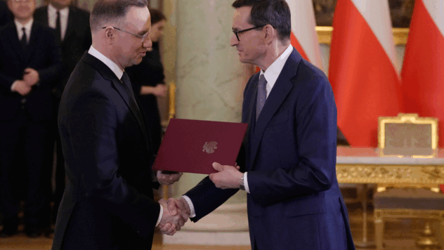 Poland's president swears in a government expected to last no longer than 14 days
