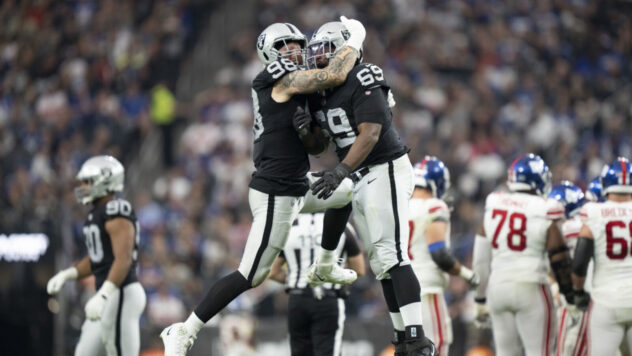 Raiders have a special treat waiting for them in the locker room after win over Giants