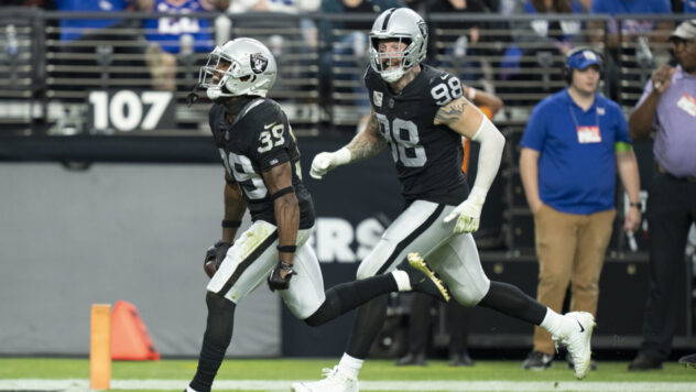 Raiders' Maxx Crosby makes history once again in win over Giants