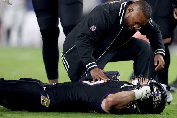 Ravens' Andrews hurt on opening drive, ruled out