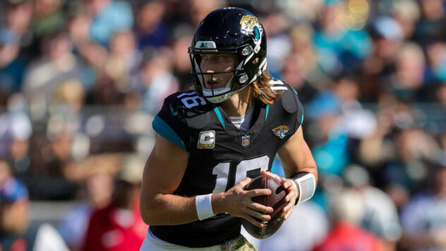Trevor Lawrence gets Waffle House catered to Jaguars facility to celebrate win over Titans