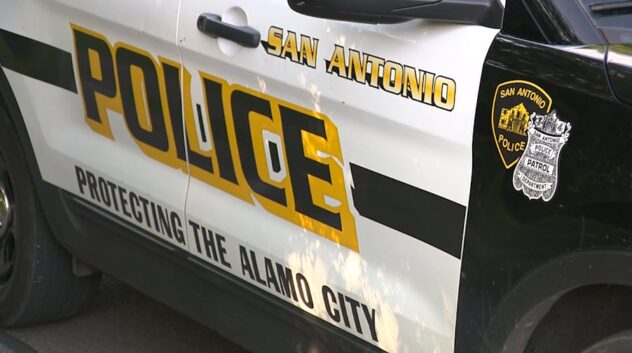 Driver suspected of DWI strikes SAPD car on NW Side, officer injured