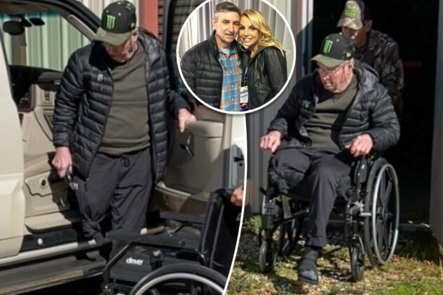 Jamie Spears surfaces for first time since leg amputation
