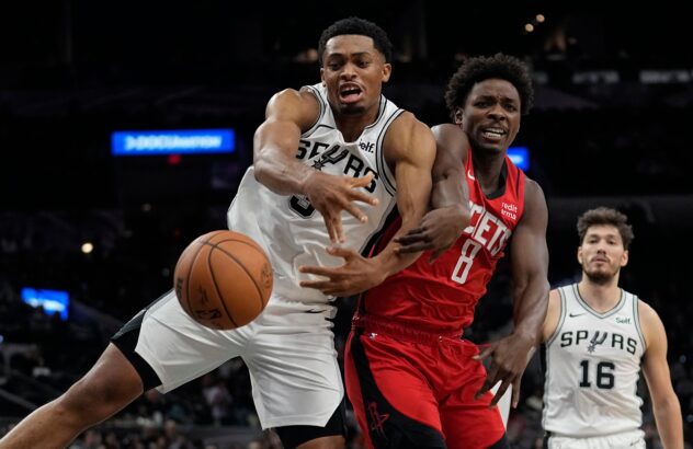 Spurs starting five might look different tonight vs. former Spur DeRozan and Chicago Bulls