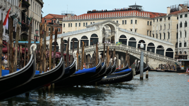 Venice gondola filled with tourists capsizes after selfie-snapping passengers refuse to sit down