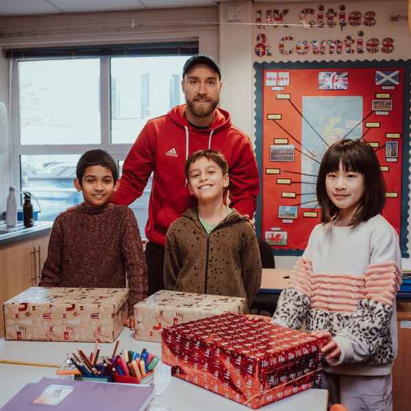 Eriksen makes surprise primary school visit