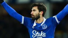Gomes free-kick sees Everton past Palace in FA Cup