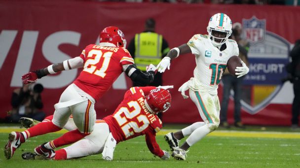 How do the Chiefs defend Tyreek Hill and the Dolphins' speed?