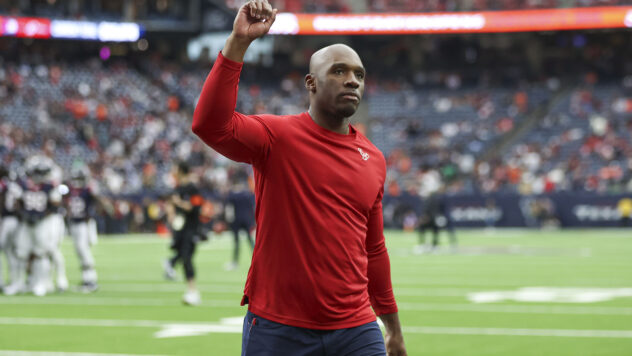 Incredible Video Of DeMeco Ryans Surfaces Showing Why He Is The Leading Coach Of The Year Candidate