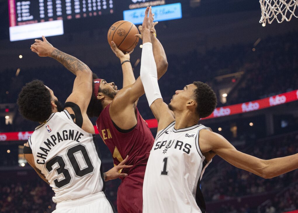Jarrett Allen has 29 points and 16 rebounds, Cavaliers hold off Spurs 117-115
