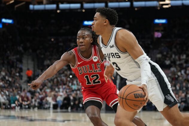 Shorthanded Spurs rally but fall short against the Bulls