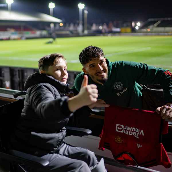 'This is the best feeling ever!' - Young Red gets whole team's signatures at Newport