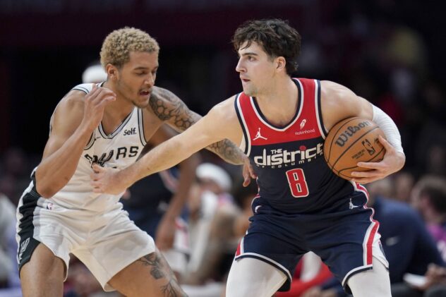 Tired Spurs rally past Wizards for thrilling win