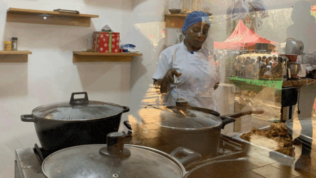 With banku and jollof rice, Ghanian chef tries to break world cook-a-thon record