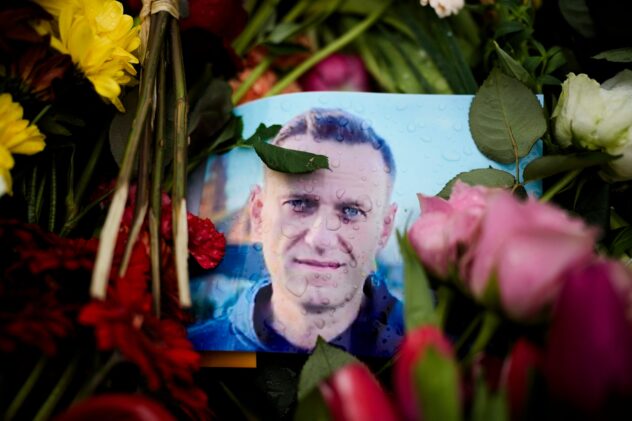 Ally of late Kremlin critic Navalny says authorities threaten to bury him on prison grounds