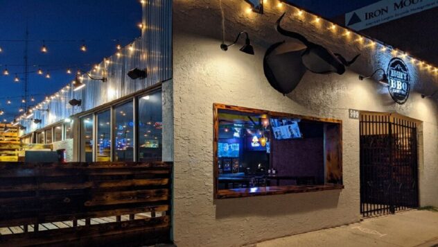 Augie’s BBQ restaurant to close after 10 years due to road closures, construction around Broadway