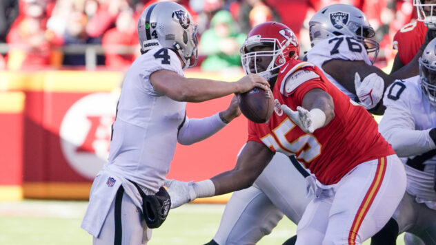 Coming up with the perfect contract offer for Raiders to land DT Chris Jones in free agency