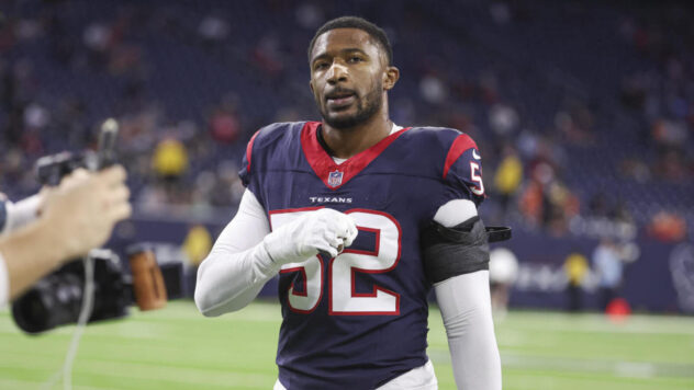 Free agent defensive lineman and Texans trying to find common financial ground