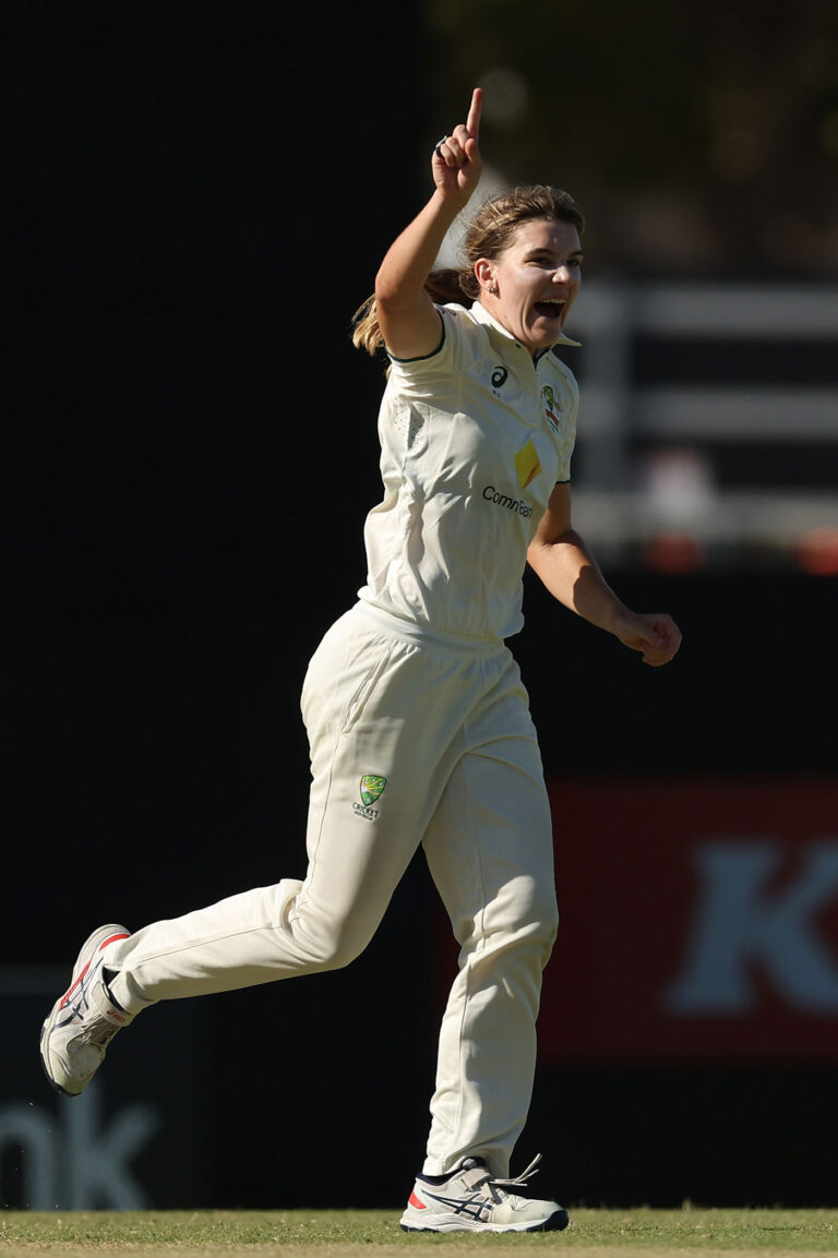Gardner, Sutherland crack South Africa's resistance to secure huge innings win