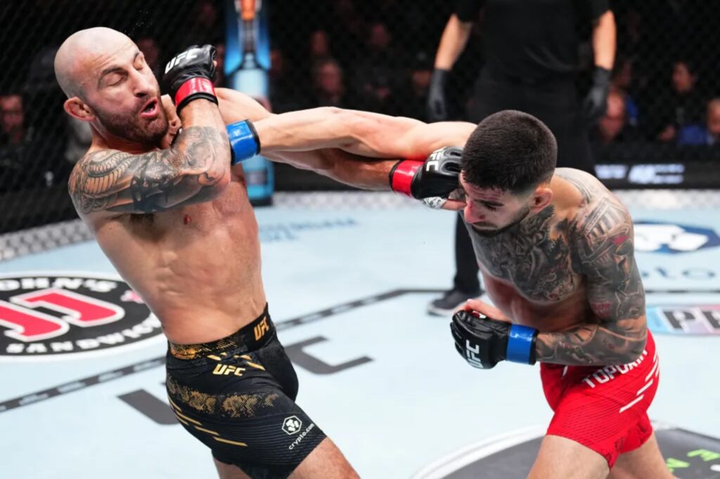 Ilia Topuria stops Alexander Volkanovski to win UFC featherweight title