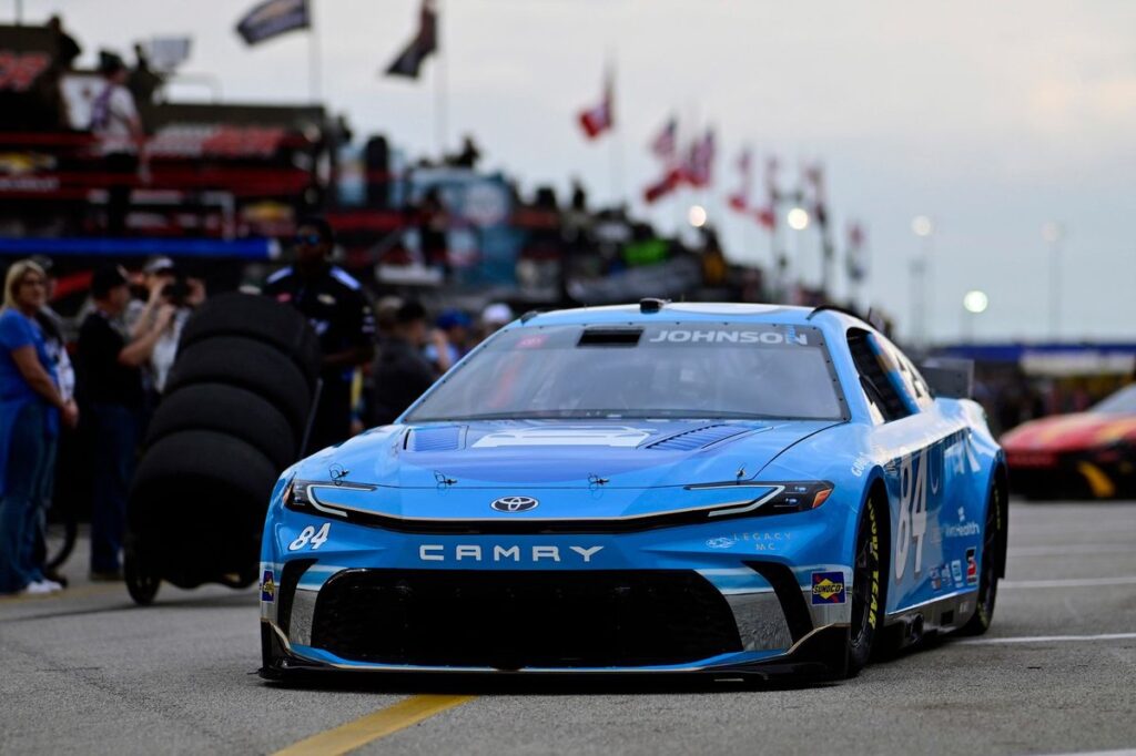 Johnson crashes early, but LMC still earns two top-tens in Daytona 500