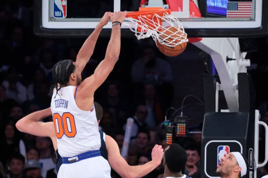 Knicks’ Jacob Toppin scores first two NBA points in career on dunk