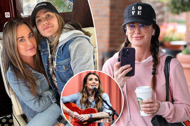 Kyle Richards sits front row during Morgan Wade concert after clarifying friendship status