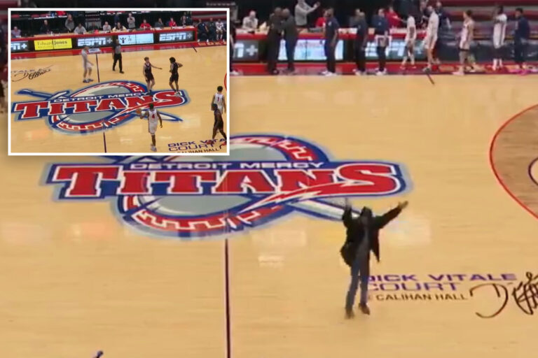 Lone college basketball fan storms court after Detroit Mercy snaps 26-game losing streak