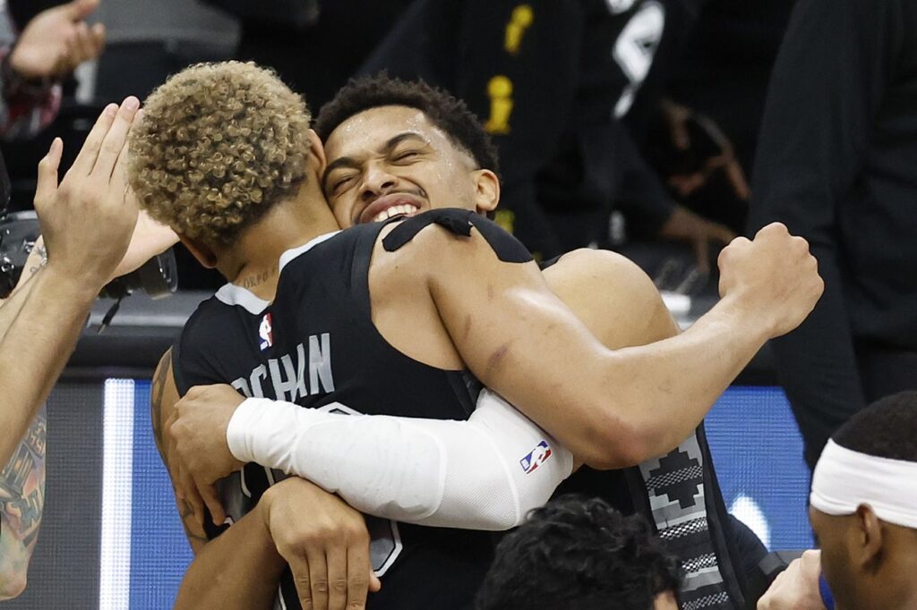 Open Thread: Jeremy Sochan chooses Keldon Johnson if stranded on a desert island