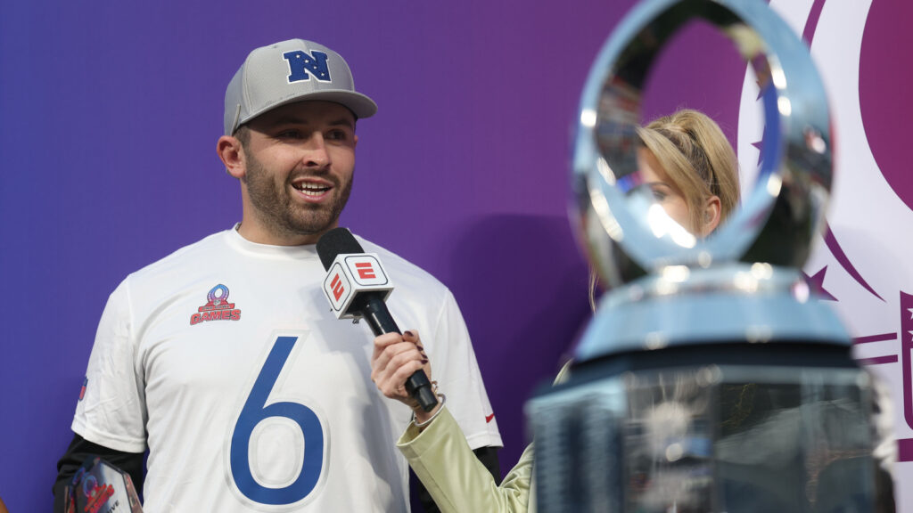 Robert Griffin III Says Baker Mayfield 'COOKED' With Bucs