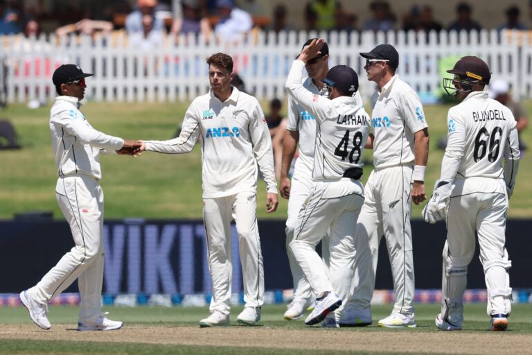 Santner goes 'the other way' to rediscover his Test bowling
