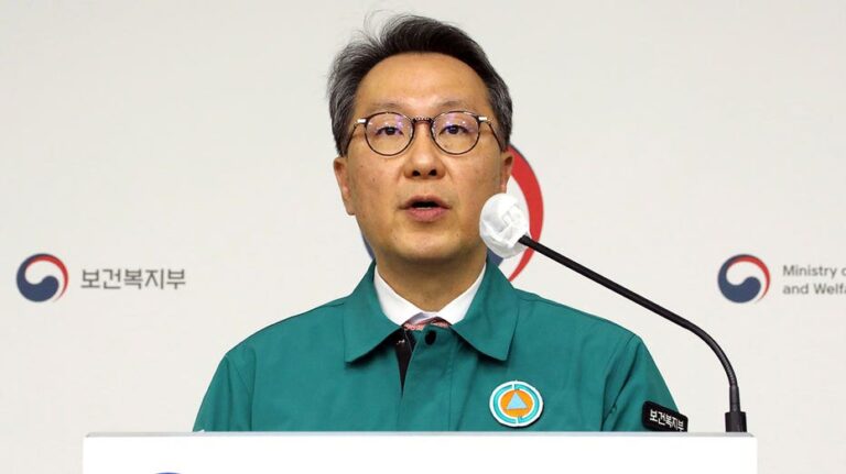 South Korean doctors given 4 days to return to work before facing indictments, medical license suspensions